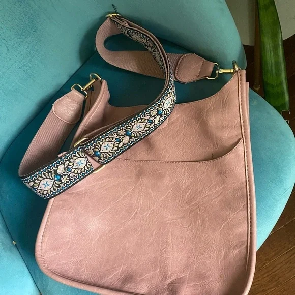 𝅺large Vegan Leather Messenger cross body Bag with strap